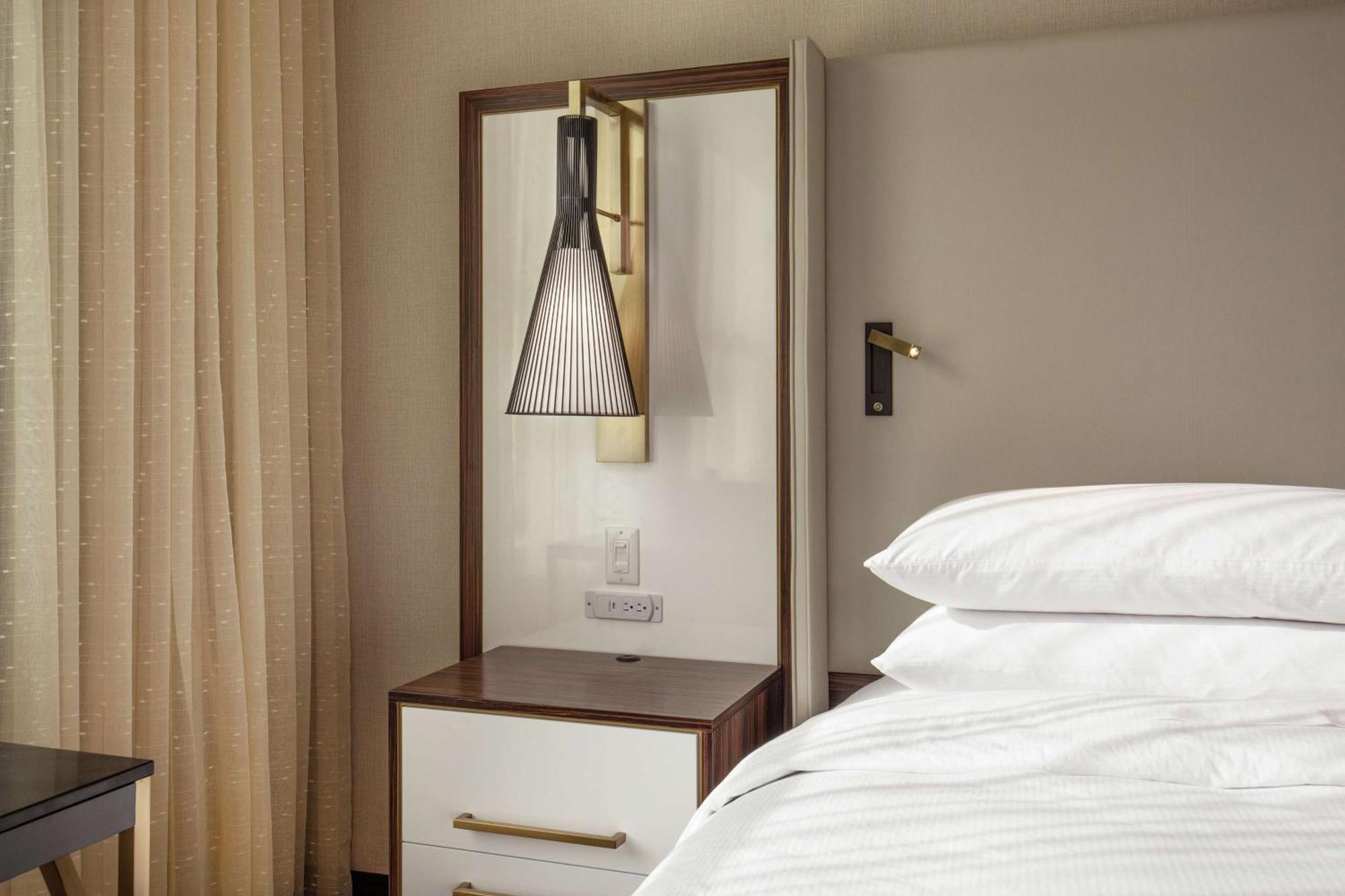 Doubletree By Hilton Youngstown Downtown Экстерьер фото