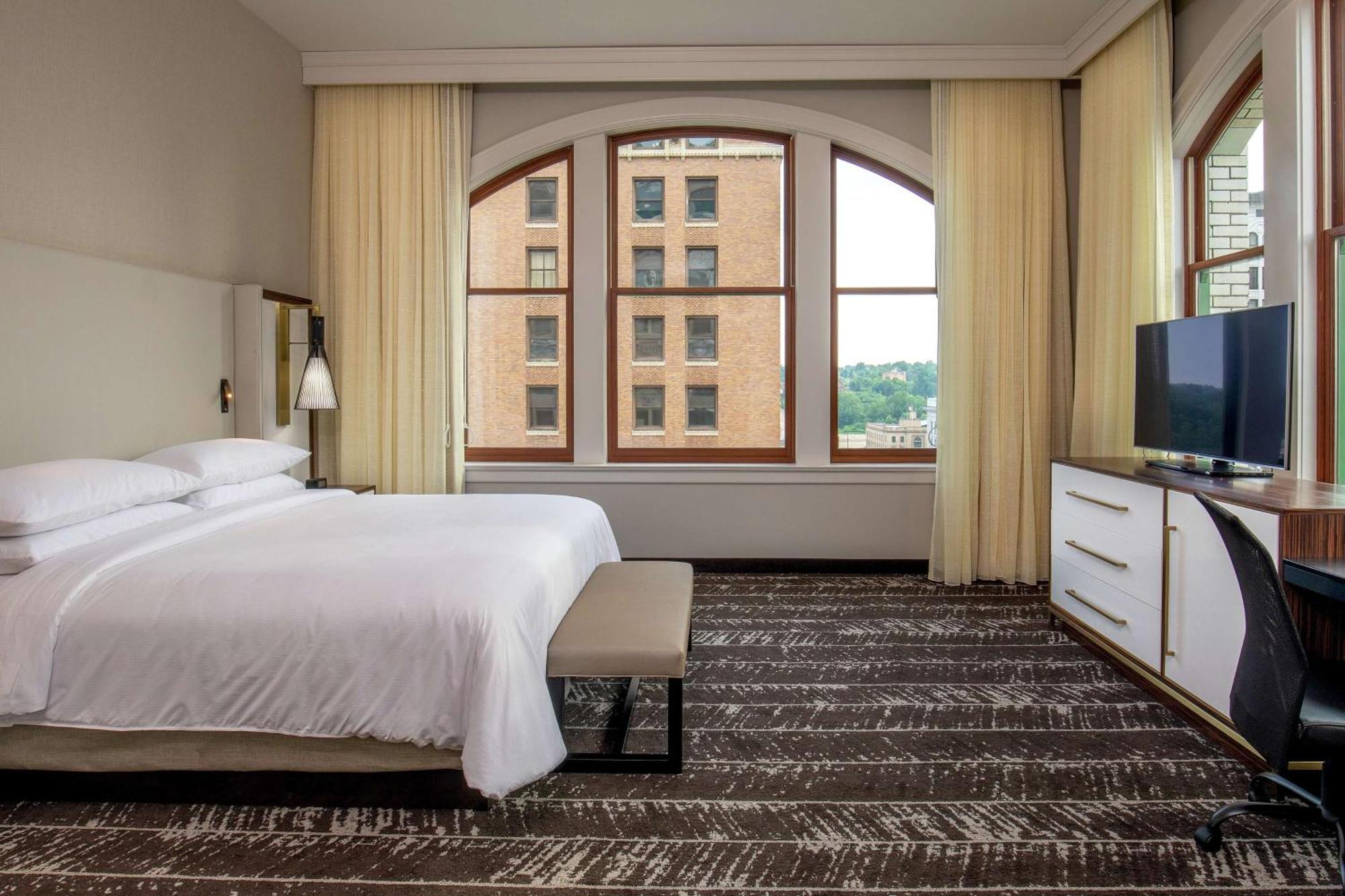 Doubletree By Hilton Youngstown Downtown Экстерьер фото