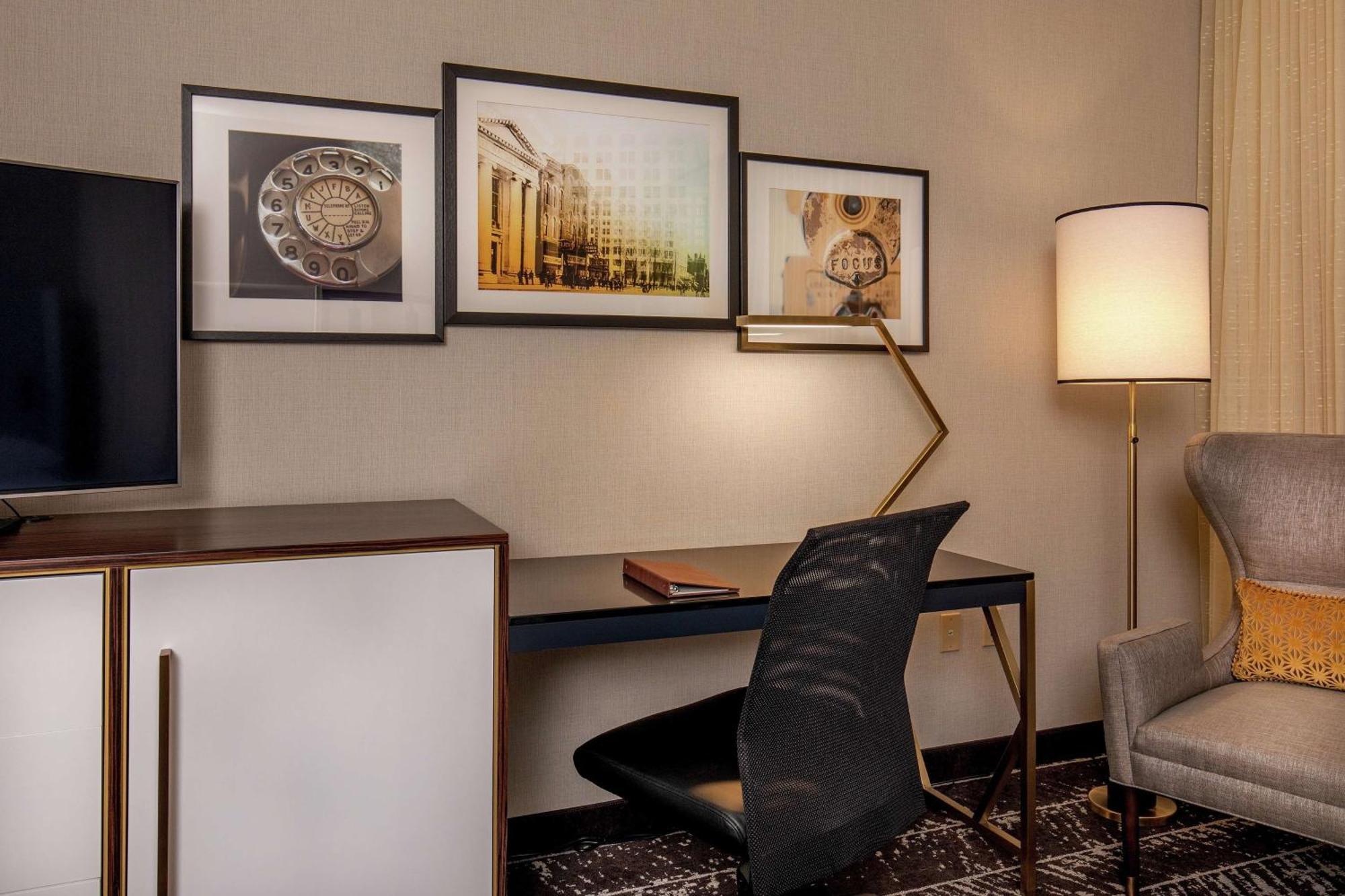Doubletree By Hilton Youngstown Downtown Экстерьер фото