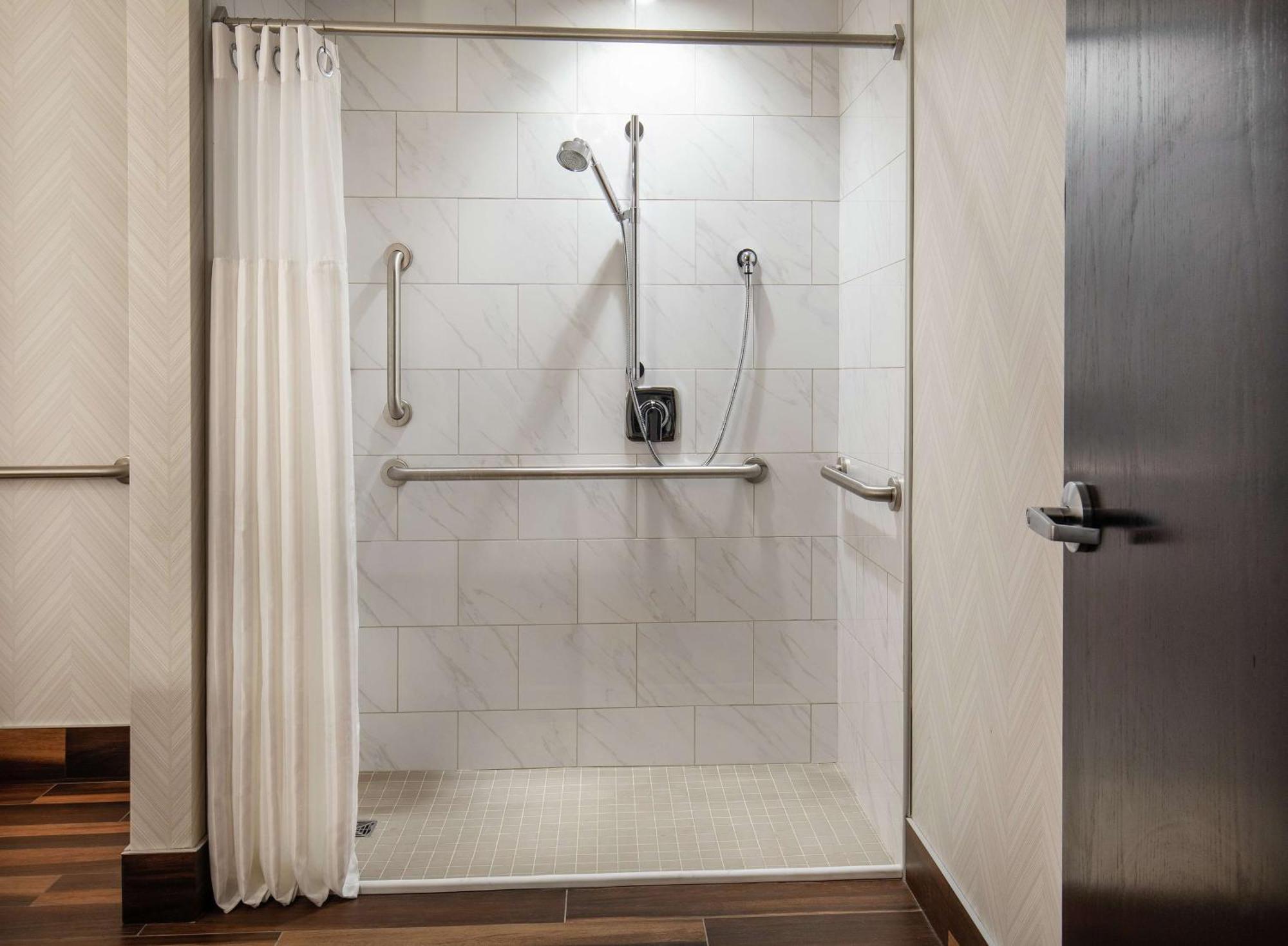 Doubletree By Hilton Youngstown Downtown Экстерьер фото