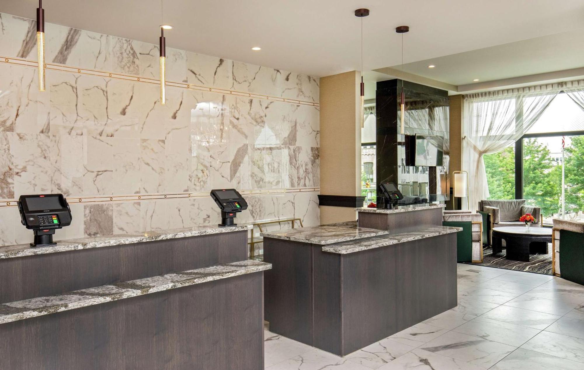 Doubletree By Hilton Youngstown Downtown Экстерьер фото