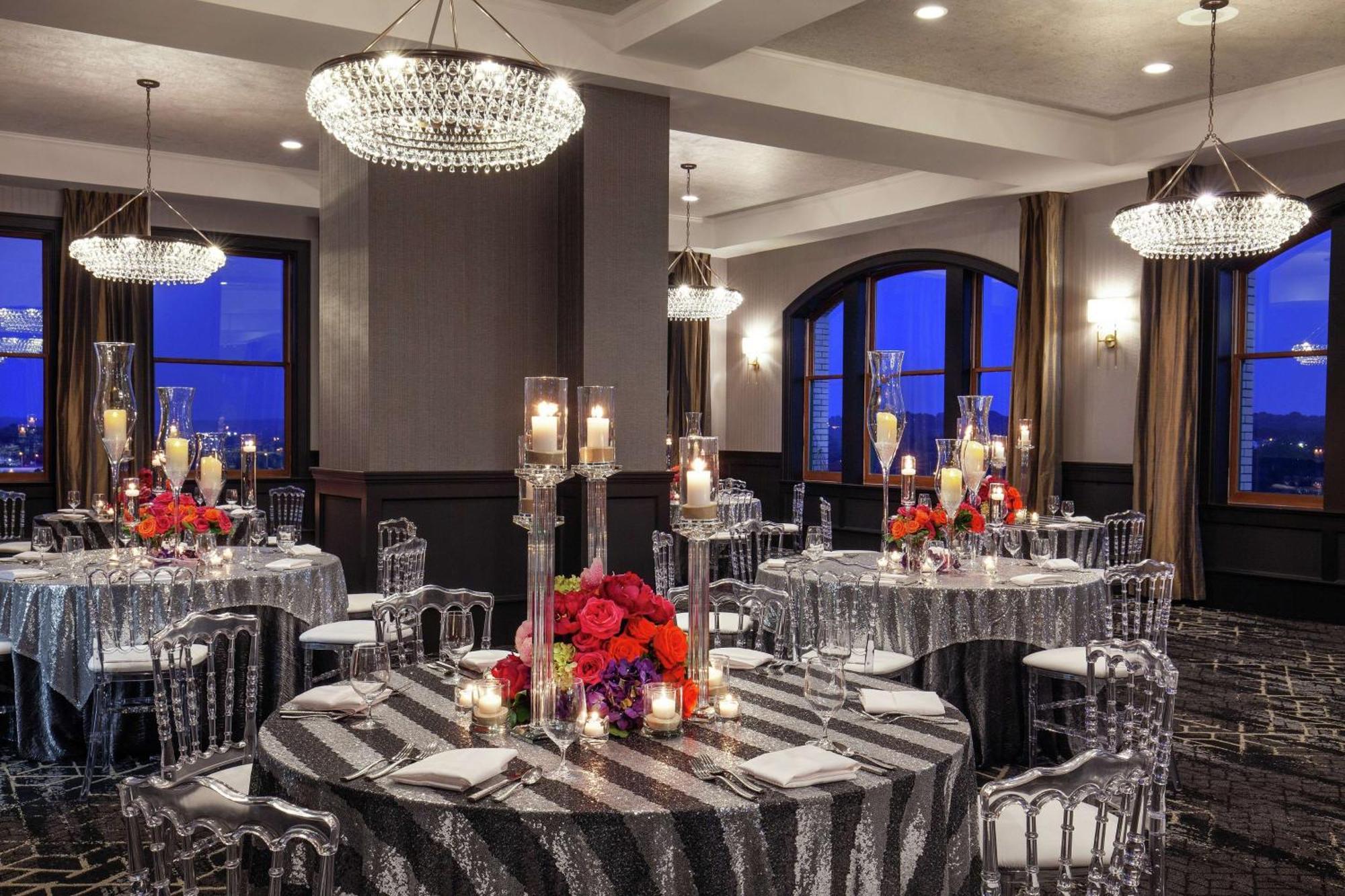 Doubletree By Hilton Youngstown Downtown Экстерьер фото